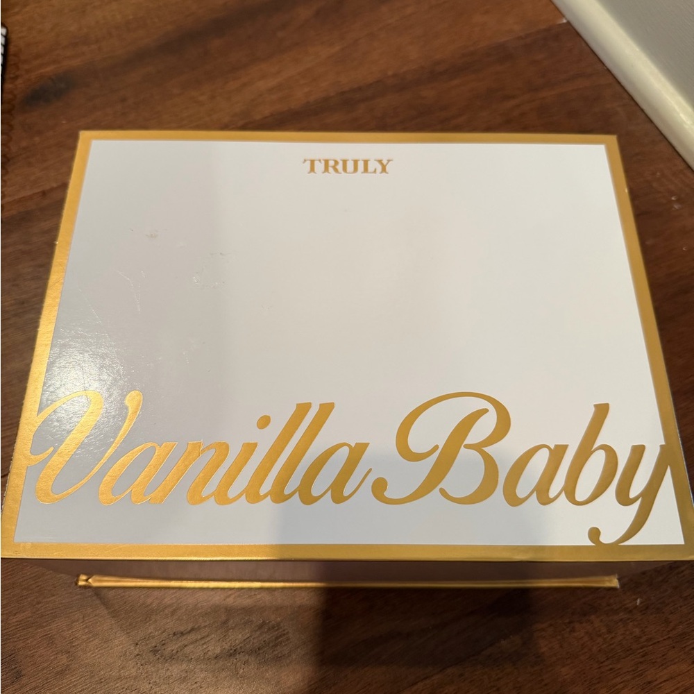 TRULY Vanilla Baby Shimmer Body Butter and Luxury Body Oil Set - Picture 2 of 14